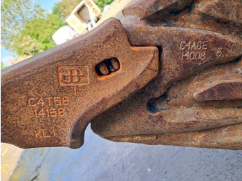 Implemento para Maquinaria de construcción Rippertooth OQ80: foto 2 Implemento para Maquinaria de construcción Rippertooth OQ80: foto 2