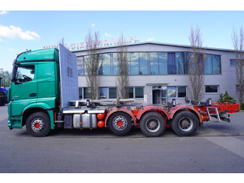 Camión forestal para transporte de madera Mercedes-Benz Arocs 3563 8 × 4 / 630 HP / steered axle / Logging superstructure: foto 4