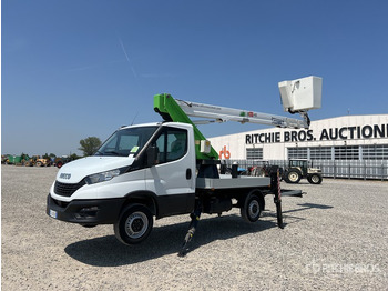 Camión con plataforma elevadora IVECO Daily