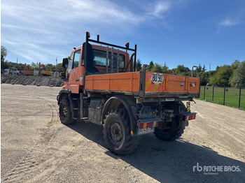 Camión volquete UNIMOG U300