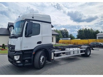 Camión lona MERCEDES-BENZ Actros 1836
