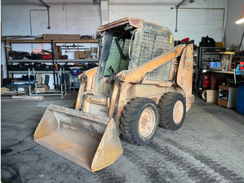 Minicargadora de cadenas CASE