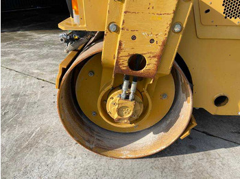 Maquinaria de construcción Caterpillar CB 24: foto 5