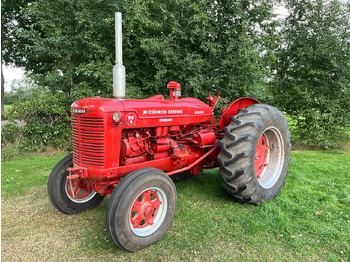 Tractor McCORMICK