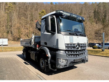 Leasing de Mercedes-Benz Arocs 1840 - 3 way tipper truck + crane Mercedes-Benz Arocs 1840 - 3 way tipper truck + crane: foto 2