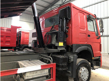 Camión volquete para transporte de equipos pesados SINOTRUK Howo Dump truck 371: foto 4