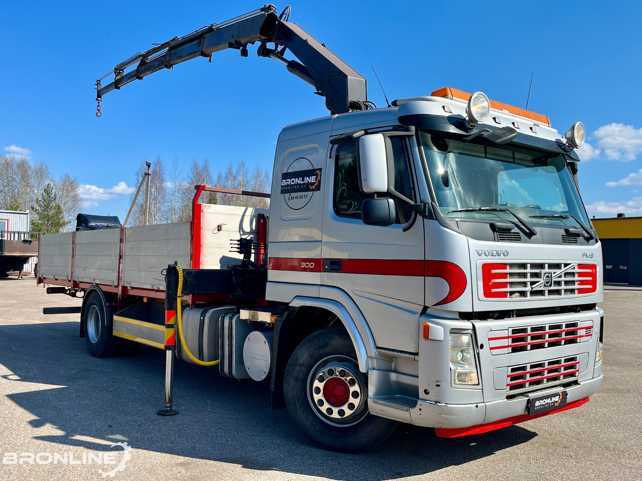 2005 Volvo FM 300 Flatbed+Crane HMF 1560-K4 - Camión caja abierta: foto 1 2005 Volvo FM 300 Flatbed+Crane HMF 1560-K4 - Camión caja abierta: foto 1
