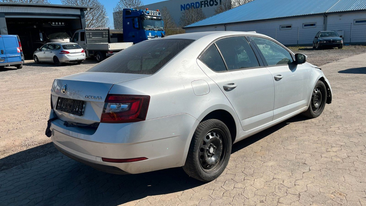 Skoda Octavia Lim. Ambition Unfall - Coche: foto 4 Skoda Octavia Lim. Ambition Unfall - Coche: foto 4