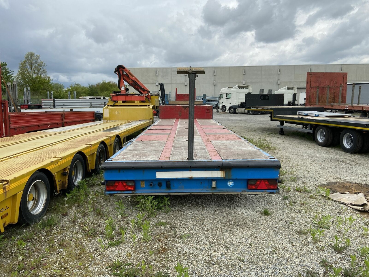 3 Achs Satteltieflader Platofür Fertigteile ode - Semirremolque góndola rebajadas: foto 3 3 Achs Satteltieflader Platofür Fertigteile ode - Semirremolque góndola rebajadas: foto 3