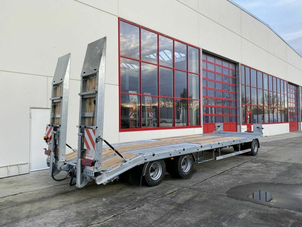 Möslein 3 Achs Tieflader mit gerader Ladefläche 8,10 m, - Remolque góndola rebajadas: foto 3 Möslein 3 Achs Tieflader mit gerader Ladefläche 8,10 m, - Remolque góndola rebajadas: foto 3
