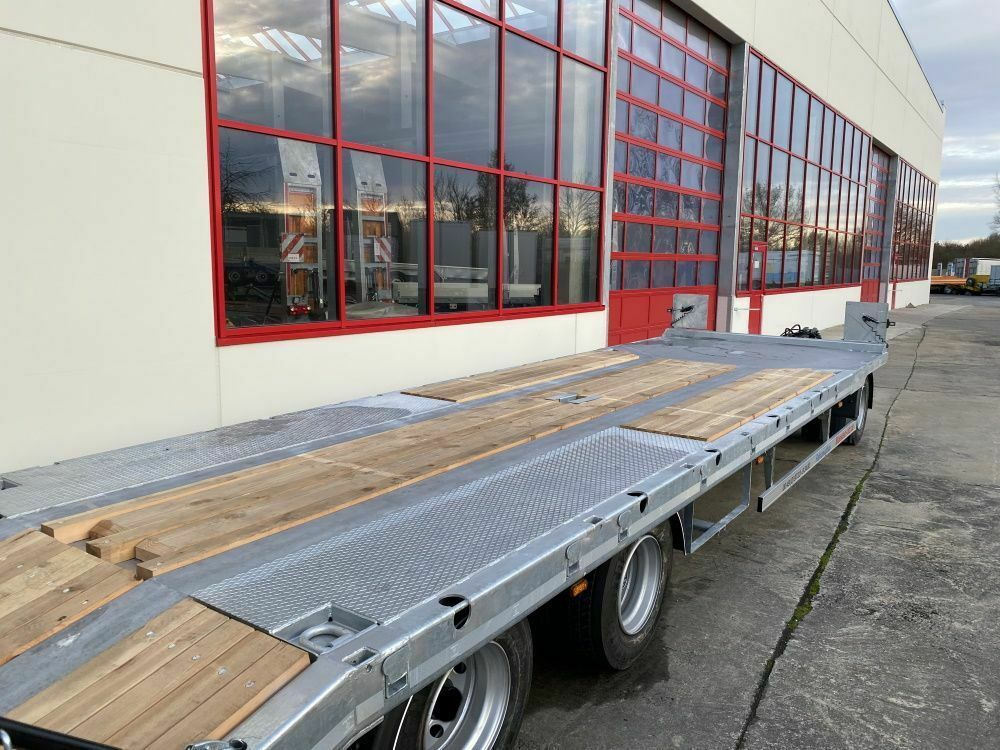 Möslein 3 Achs Tieflader mit gerader Ladefläche 8,10 m, - Remolque góndola rebajadas: foto 4 Möslein 3 Achs Tieflader mit gerader Ladefläche 8,10 m, - Remolque góndola rebajadas: foto 4