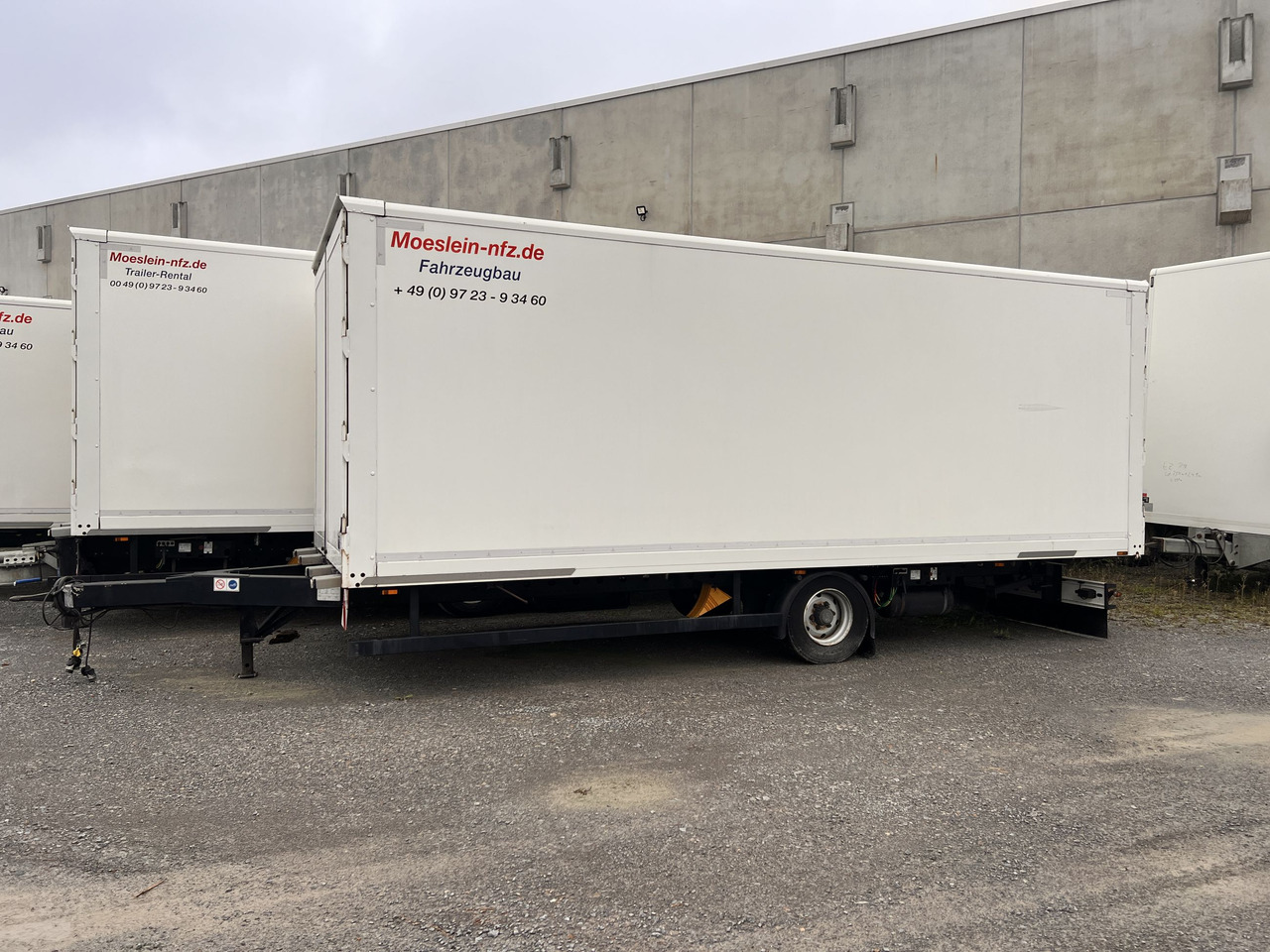 Möslein EK 1- D 7,3  1 Achs Kofferanhänger Durchladen7,08 m lang - Remolque caja cerrada: foto 1 Möslein EK 1- D 7,3  1 Achs Kofferanhänger Durchladen7,08 m lang - Remolque caja cerrada: foto 1
