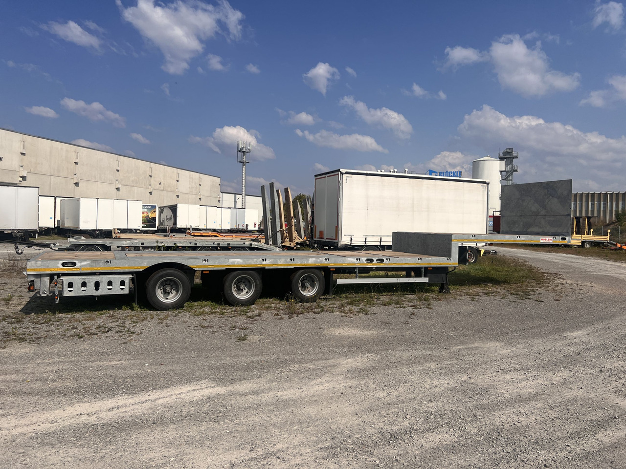 Möslein ST 3 Plato 8,7 3 Achs Satteltieflader Plato 45 t GGfür Fertigteile, Baumaschinen - Semirremolque góndola rebajadas: foto 4 Möslein ST 3 Plato 8,7 3 Achs Satteltieflader Plato 45 t GGfür Fertigteile, Baumaschinen - Semirremolque góndola rebajadas: foto 4