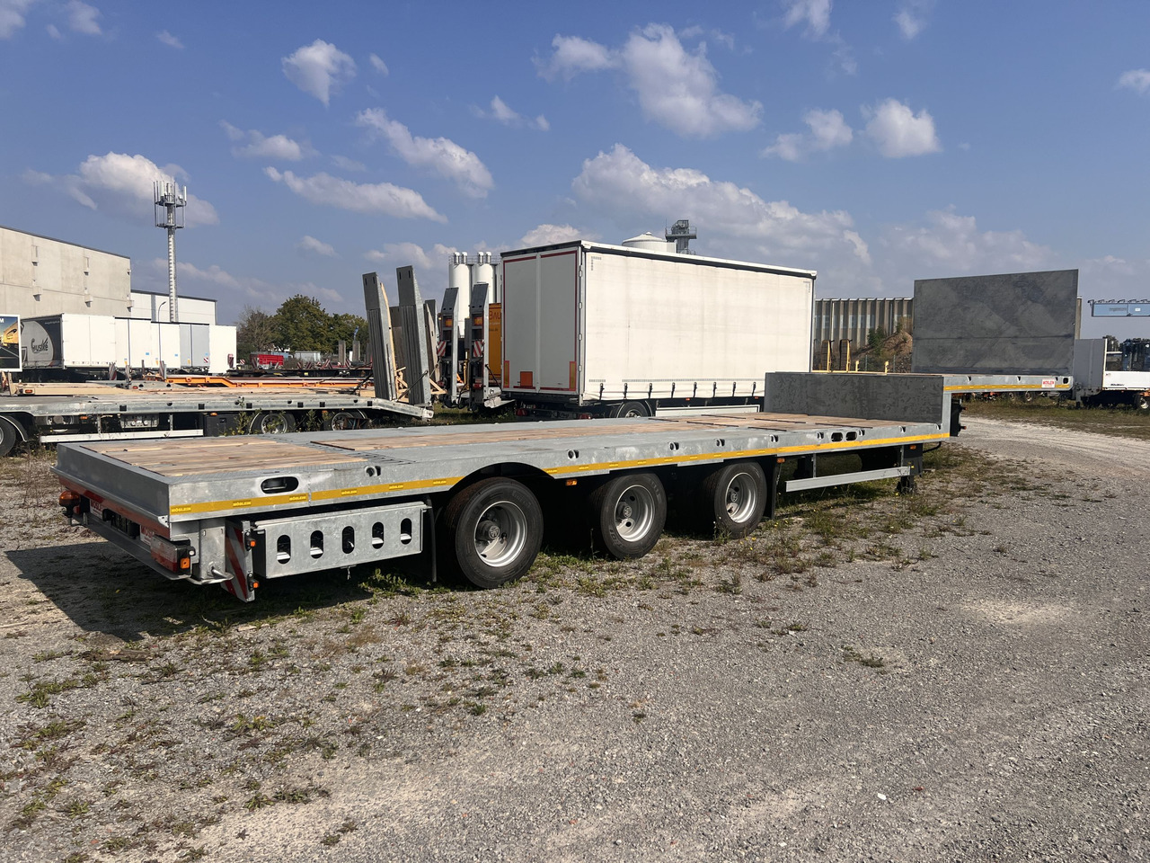 Möslein ST 3 Plato 8,7 3 Achs Satteltieflader Plato 45 t GGfür Fertigteile, Baumaschinen - Semirremolque góndola rebajadas: foto 3 Möslein ST 3 Plato 8,7 3 Achs Satteltieflader Plato 45 t GGfür Fertigteile, Baumaschinen - Semirremolque góndola rebajadas: foto 3
