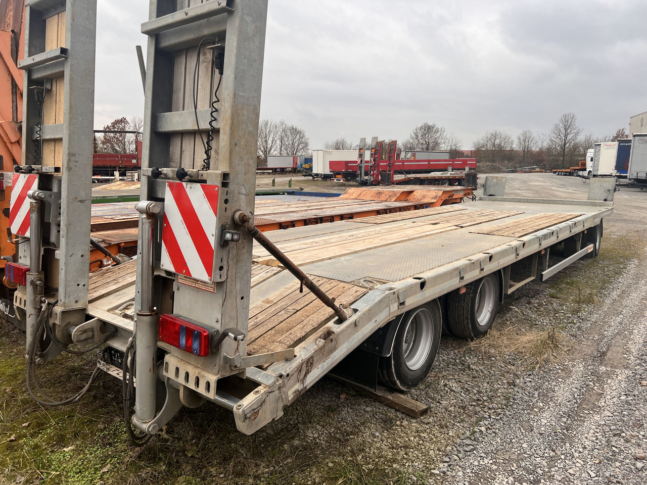Möslein TO 3 F Schwebheim 3 Achs Tiefladeranhänger 9 m Ladefläche - Remolque góndola rebajadas: foto 3 Möslein TO 3 F Schwebheim 3 Achs Tiefladeranhänger 9 m Ladefläche - Remolque góndola rebajadas: foto 3