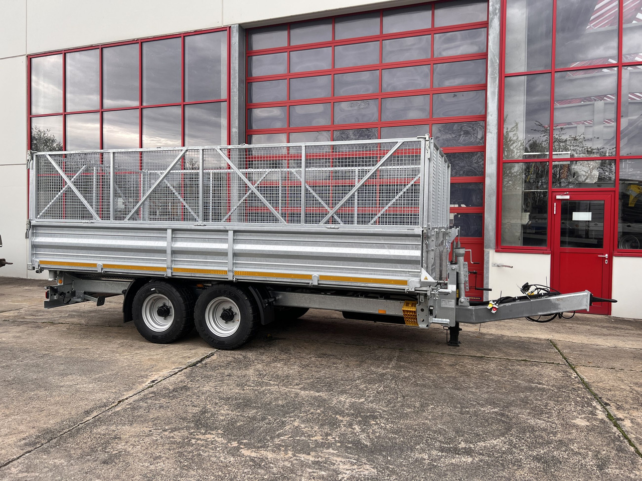 Möslein TTD 11 Breite Reifen 5,70 lang Kipper Tieflader, Breite Reifen, 5,70 m lang-- Neufahrzeug -- - Remolque volquete: foto 1 Möslein TTD 11 Breite Reifen 5,70 lang Kipper Tieflader, Breite Reifen, 5,70 m lang-- Neufahrzeug -- - Remolque volquete: foto 1