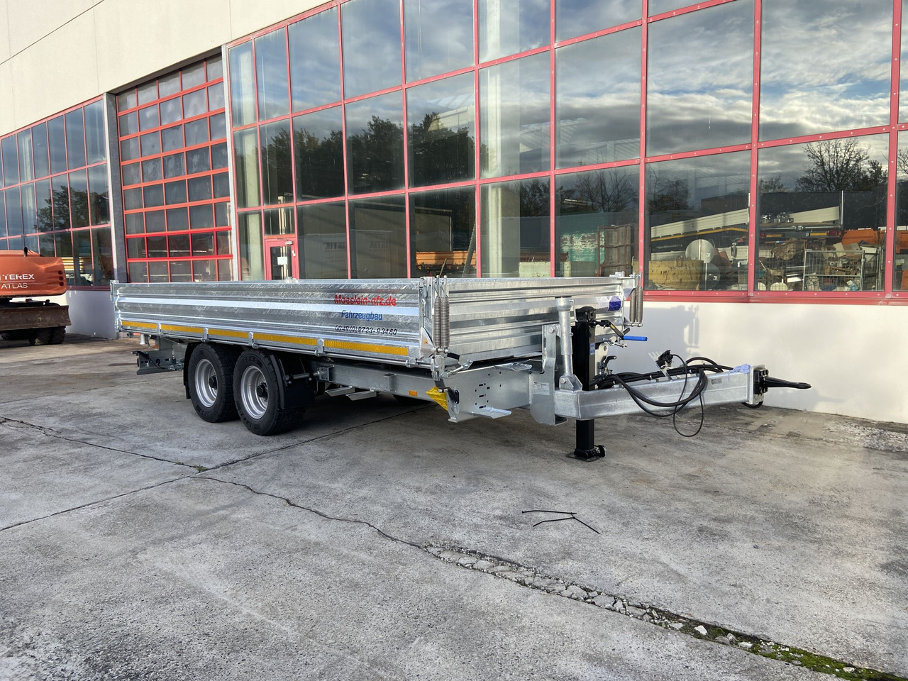 Möslein TTD 11 Breite Reifen  Kipper Tieflader, Breite Reifen-- Neufahrzeug -- - Remolque volquete: foto 5 Möslein TTD 11 Breite Reifen  Kipper Tieflader, Breite Reifen-- Neufahrzeug -- - Remolque volquete: foto 5