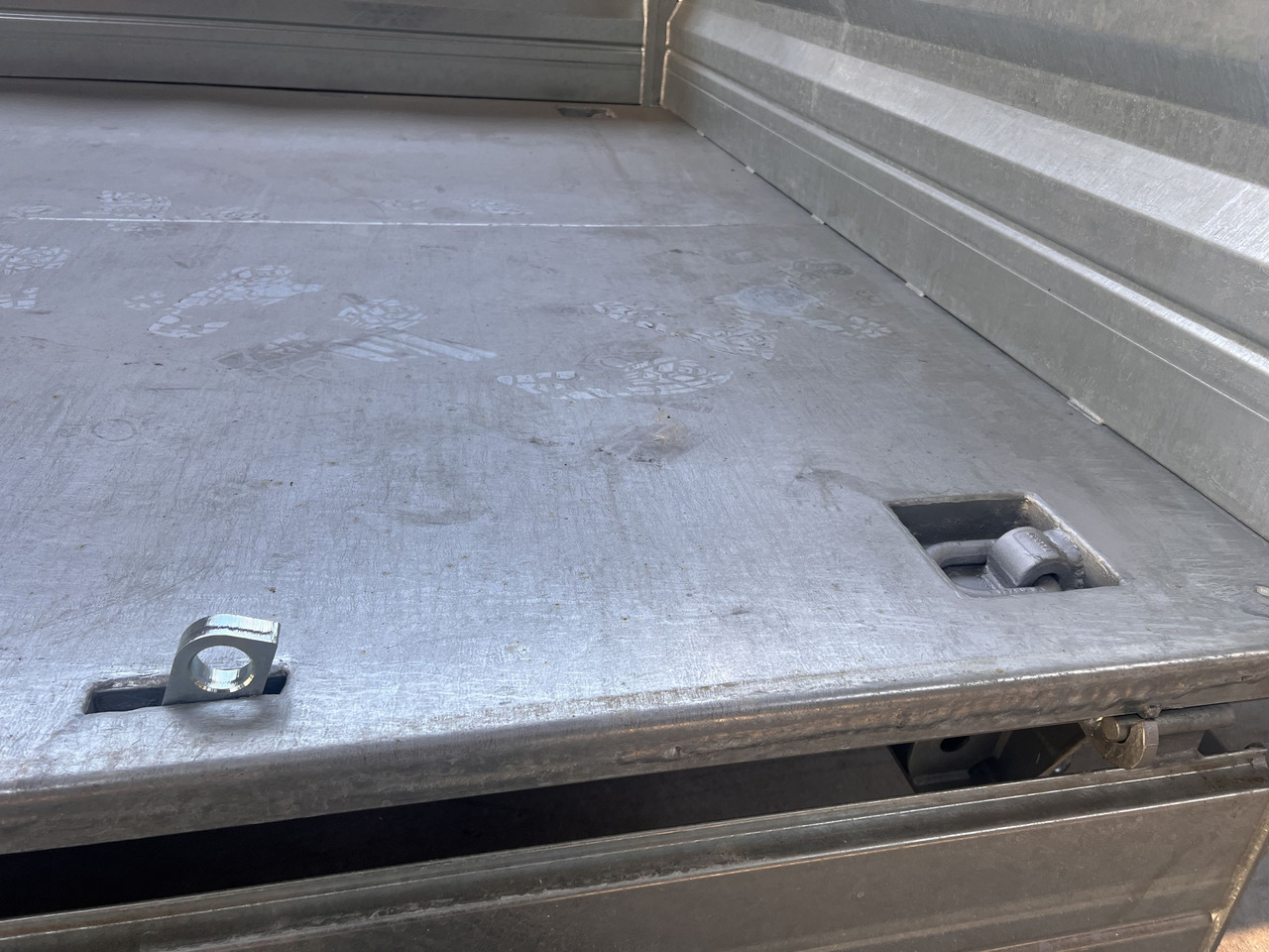 Möslein TTD 14 5,70 m 14 t Kipper Tieflader 5,70 m lang, Breite Reifen-- Neufahrzeug -- - Remolque volquete: foto 3 Möslein TTD 14 5,70 m 14 t Kipper Tieflader 5,70 m lang, Breite Reifen-- Neufahrzeug -- - Remolque volquete: foto 3