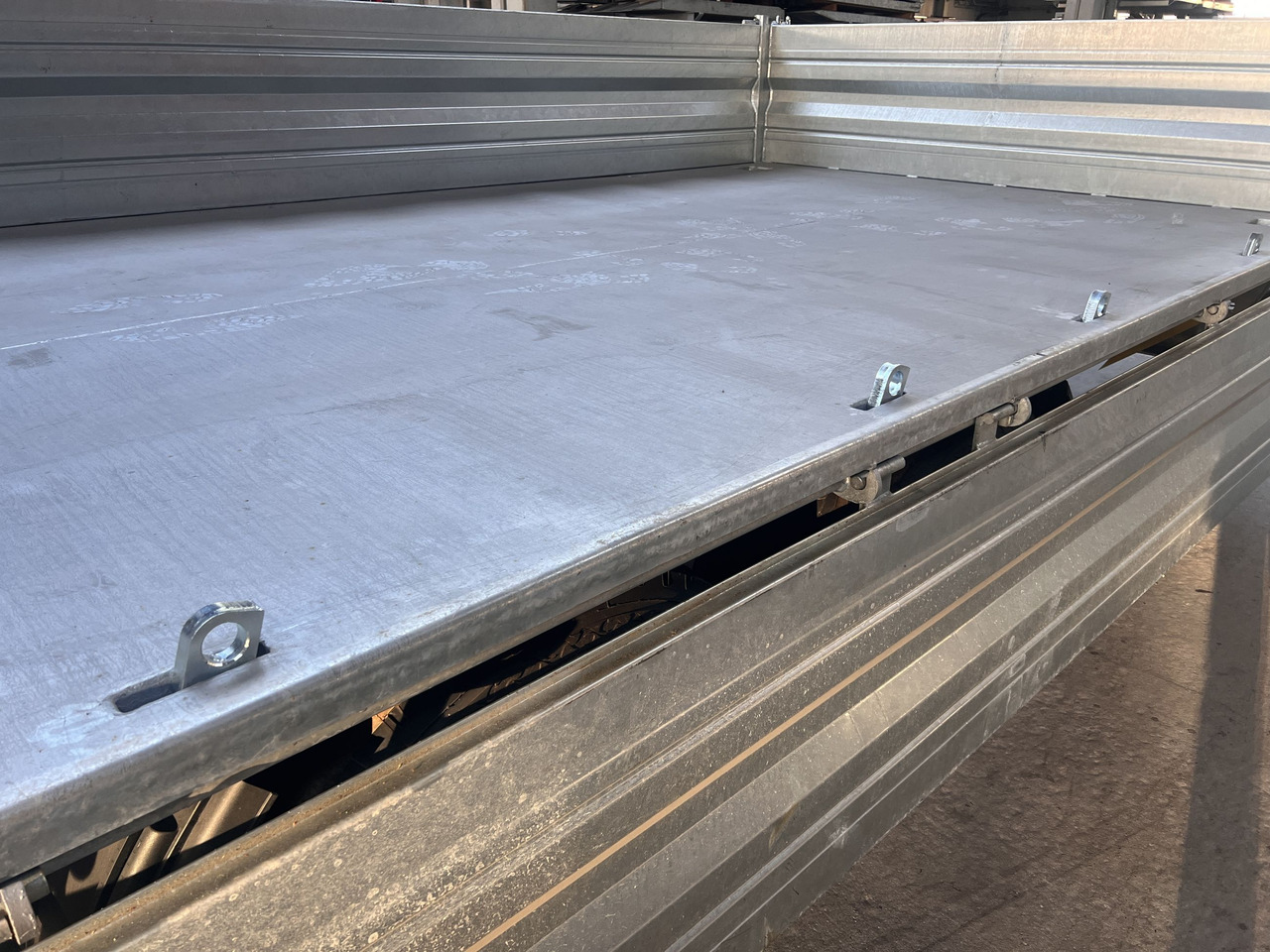 Möslein TTD 14 Schwebheim  14 t Tandemkipper Tieflader Breite Reifen-- Neufahrzeug -- - Remolque volquete: foto 2 Möslein TTD 14 Schwebheim  14 t Tandemkipper Tieflader Breite Reifen-- Neufahrzeug -- - Remolque volquete: foto 2