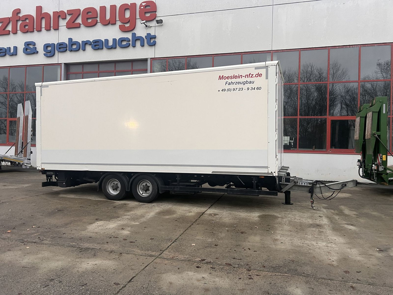 Möslein Tandem Koffer mit Ladebordwand 1,5 t + Durchlad - Remolque caja cerrada: foto 5 Möslein Tandem Koffer mit Ladebordwand 1,5 t + Durchlad - Remolque caja cerrada: foto 5