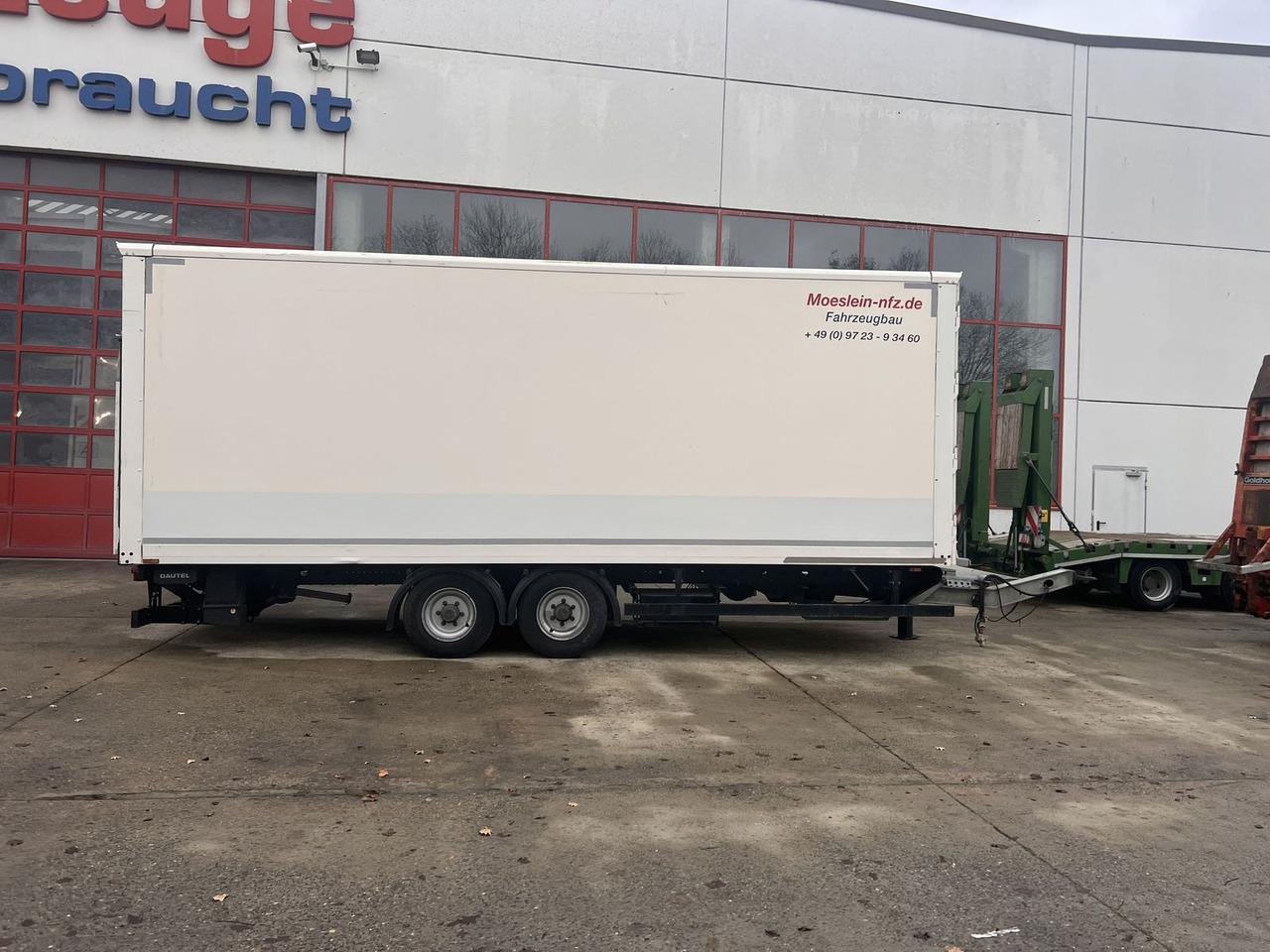 Möslein Tandem Koffer mit Ladebordwand 1,5 t + Durchlad - Remolque caja cerrada: foto 4 Möslein Tandem Koffer mit Ladebordwand 1,5 t + Durchlad - Remolque caja cerrada: foto 4