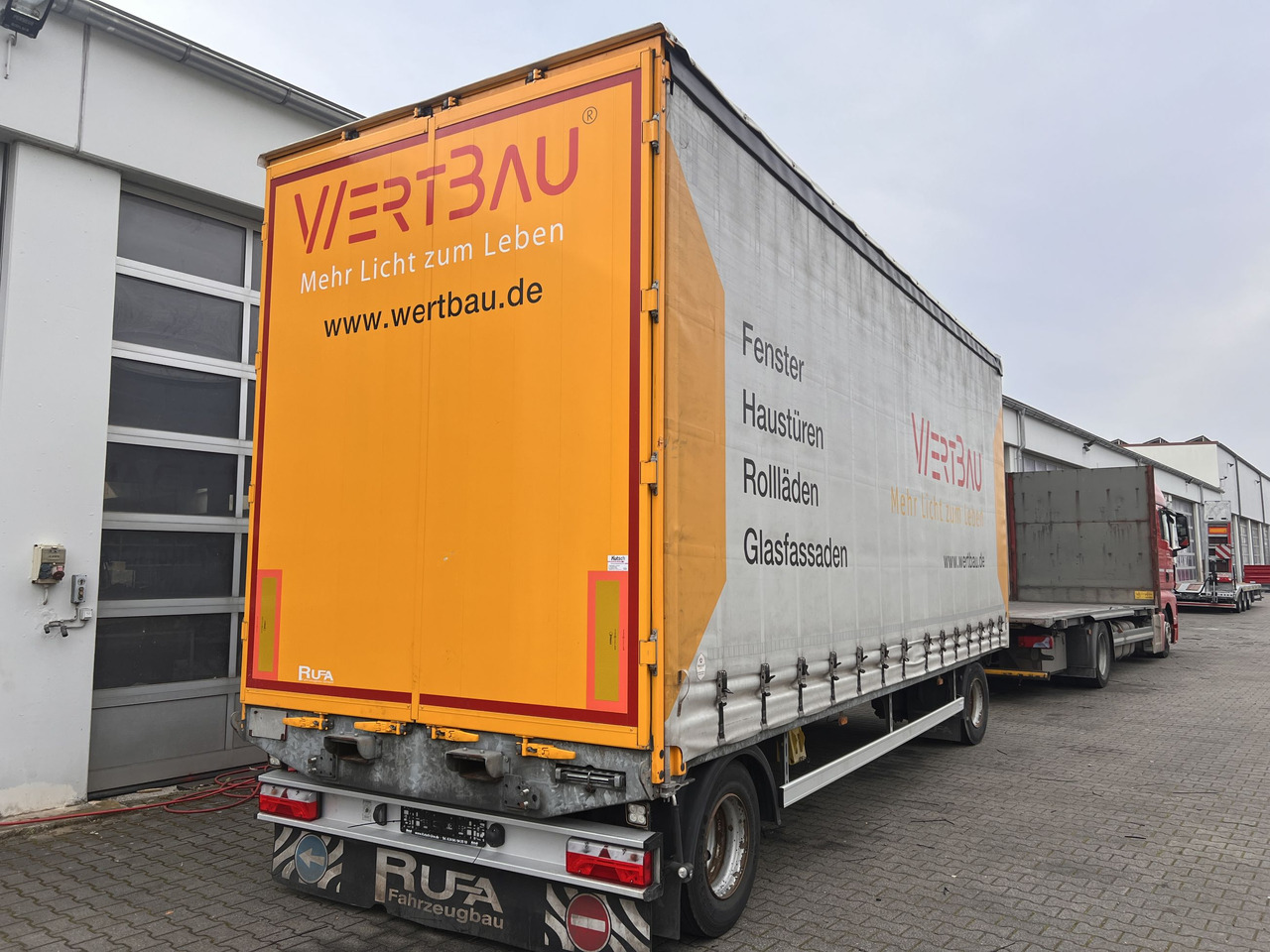 RUFA DHC 18-22 2 Achs Jumbo- Planenanhänger - Remolque con toldo: foto 4 RUFA DHC 18-22 2 Achs Jumbo- Planenanhänger - Remolque con toldo: foto 4