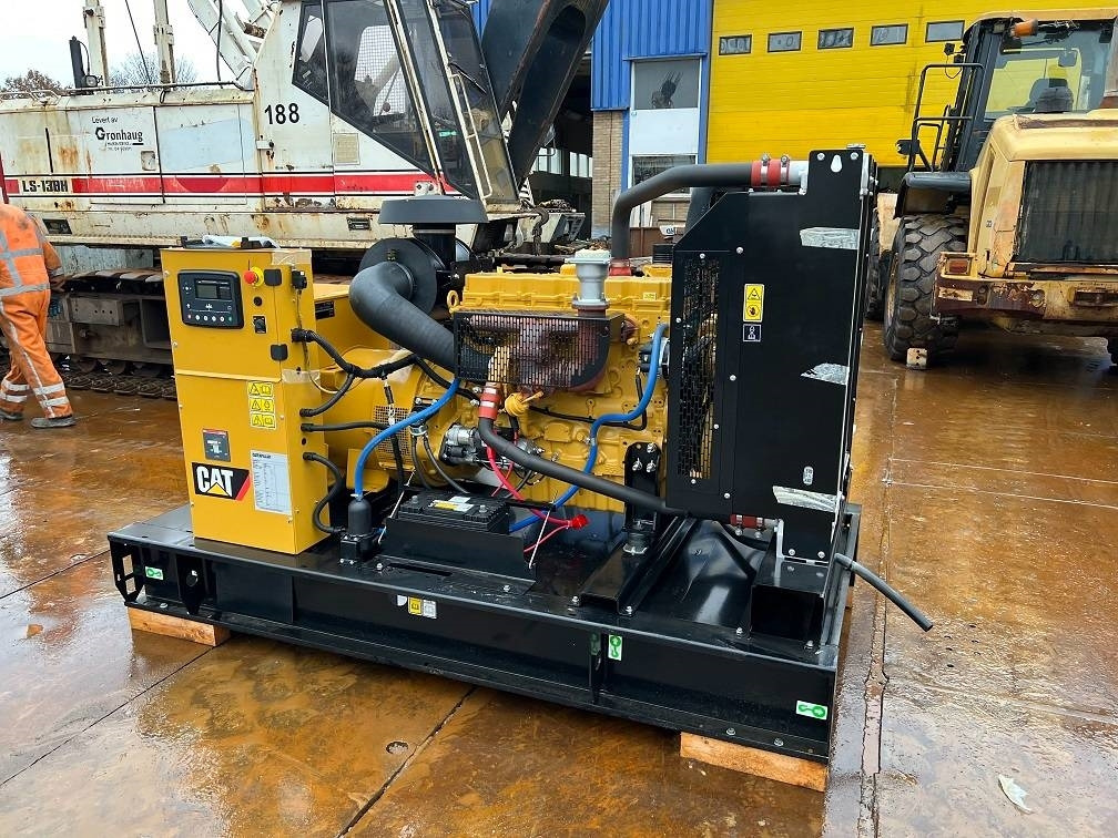 CAT DE 200 E3 200 kva 160kw 10 units availble UNUSED - Generador industriale: foto 1 CAT DE 200 E3 200 kva 160kw 10 units availble UNUSED - Generador industriale: foto 1