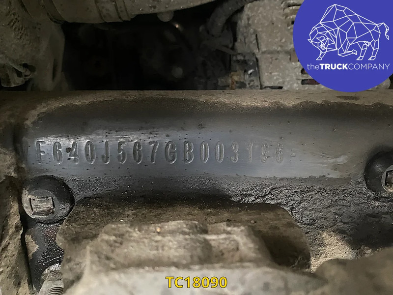 Camión frigorífico Renault D 240: foto 10