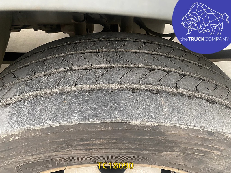 Camión frigorífico Renault D 240: foto 12