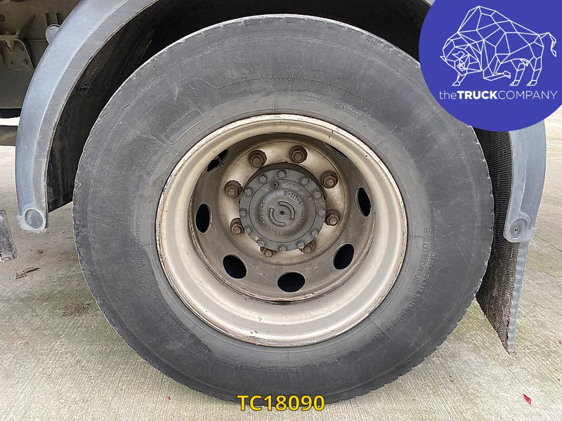 Camión frigorífico Renault D 240: foto 17
