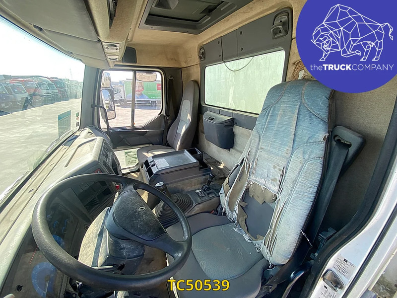Renault Premium 385 - Camión caja cerrada: foto 2 Renault Premium 385 - Camión caja cerrada: foto 2