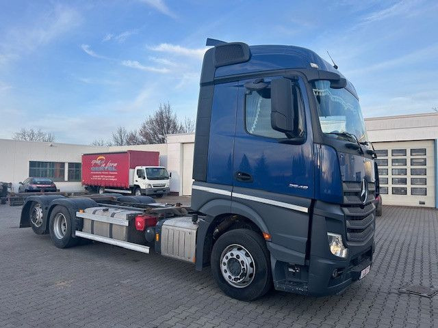 Mercedes-Benz 2548 - Camión portacontenedore/ Intercambiable: foto 1 Mercedes-Benz 2548 - Camión portacontenedore/ Intercambiable: foto 1