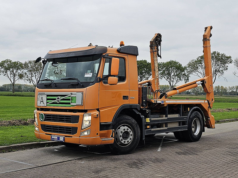 Volvo FM 330 - Camión portacontenedor de cadenas: foto 2 Volvo FM 330 - Camión portacontenedor de cadenas: foto 2