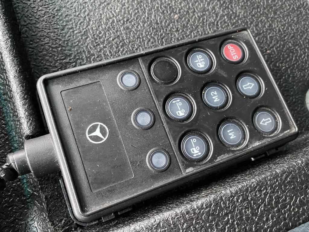 Mercedes-Benz Econic 2633 PLATZ Mülltonnenwaschanlage - Camión de basura: foto 4 Mercedes-Benz Econic 2633 PLATZ Mülltonnenwaschanlage - Camión de basura: foto 4