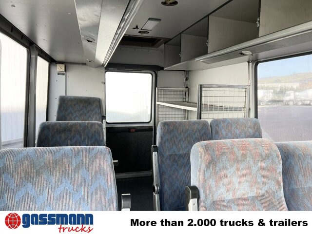 Mercedes-Benz 711 D-KA 4x2, Standklima, 11-Sitze, 2 x on stock - Minibús, Furgoneta de pasajeros: foto 5 Mercedes-Benz 711 D-KA 4x2, Standklima, 11-Sitze, 2 x on stock - Minibús, Furgoneta de pasajeros: foto 5