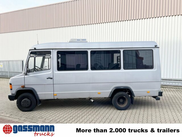 Mercedes-Benz 711 D-KA 4x2, Standklima, 11-Sitze, 2 x on stock - Camión caja cerrada: foto 2 Mercedes-Benz 711 D-KA 4x2, Standklima, 11-Sitze, 2 x on stock - Camión caja cerrada: foto 2