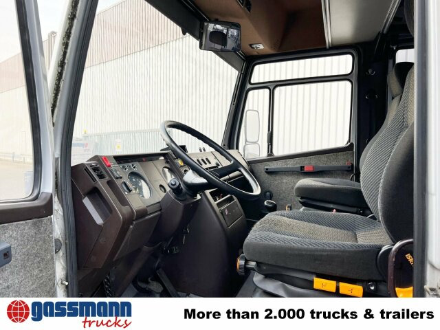 Mercedes-Benz 711 D-KA 4x2, Standklima, 11-Sitze, 2 x on stock - Camión caja cerrada: foto 3 Mercedes-Benz 711 D-KA 4x2, Standklima, 11-Sitze, 2 x on stock - Camión caja cerrada: foto 3