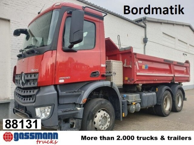 Mercedes-Benz Arocs 2635/40 K 6x4, Bordmatik links - Camión volquete: foto 1 Mercedes-Benz Arocs 2635/40 K 6x4, Bordmatik links - Camión volquete: foto 1