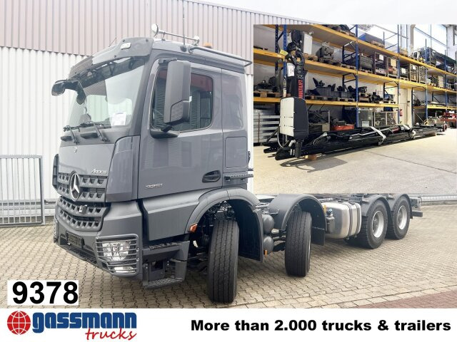 Mercedes-Benz Arocs 3251 L 8x4/4 - Camión multibasculante: foto 1 Mercedes-Benz Arocs 3251 L 8x4/4 - Camión multibasculante: foto 1
