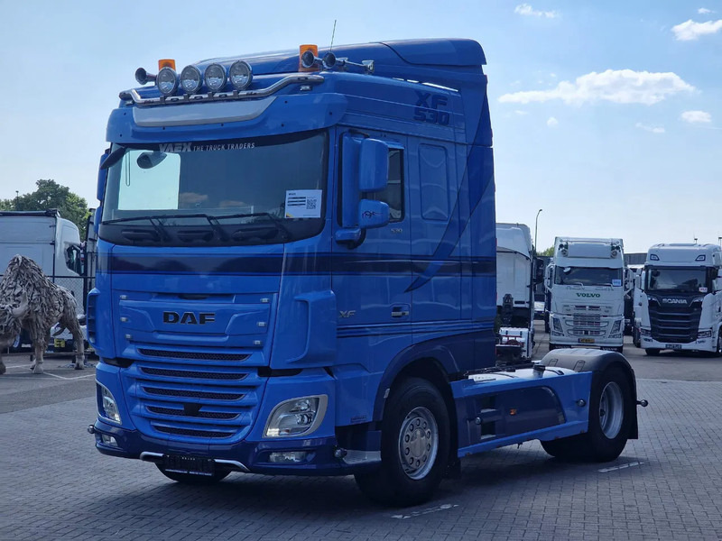 DAF XF 530 SpaceCab 4x2 - Night clima - Full spoiler - PTO Prep - Light bar - Cabeza tractora: foto 3 DAF XF 530 SpaceCab 4x2 - Night clima - Full spoiler - PTO Prep - Light bar - Cabeza tractora: foto 3