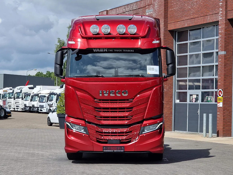 Iveco S-WAY 570 6x2 - Retarder - Full air - 3.20 WB - Navi - Cabeza tractora: foto 2 Iveco S-WAY 570 6x2 - Retarder - Full air - 3.20 WB - Navi - Cabeza tractora: foto 2