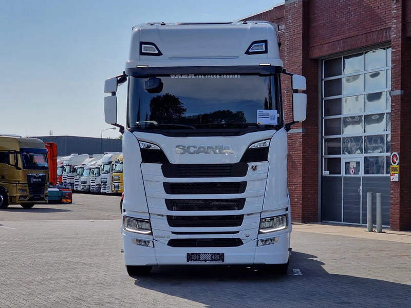 Scania 660S V8 NGS Highline 6x2/4 - New - Full spec - Retarder - Night clima - Led - Leather - Navi - Cabeza tractora: foto 2 Scania 660S V8 NGS Highline 6x2/4 - New - Full spec - Retarder - Night clima - Led - Leather - Navi - Cabeza tractora: foto 2