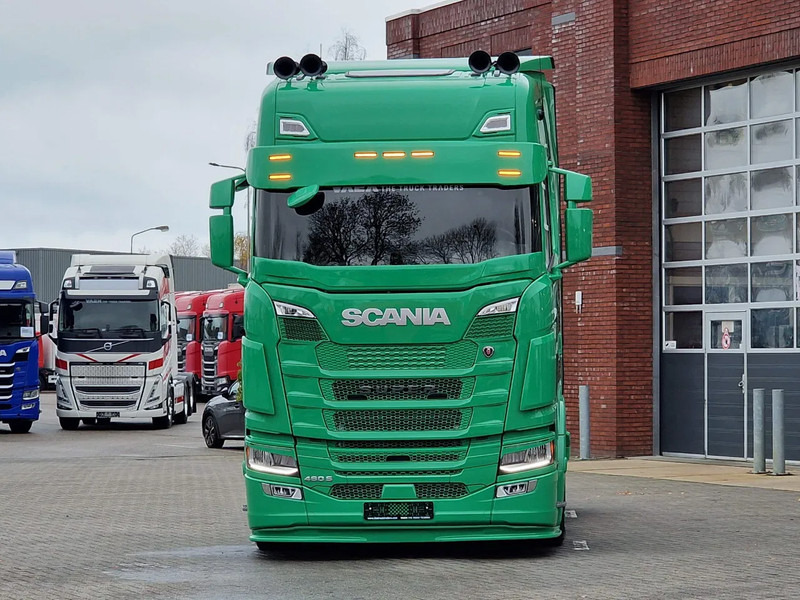 Scania S460 Highline 4x2 - NEW - Full spec - Custom exterior - Full air - Retarder - Show truck - Cabeza tractora: foto 3 Scania S460 Highline 4x2 - NEW - Full spec - Custom exterior - Full air - Retarder - Show truck - Cabeza tractora: foto 3