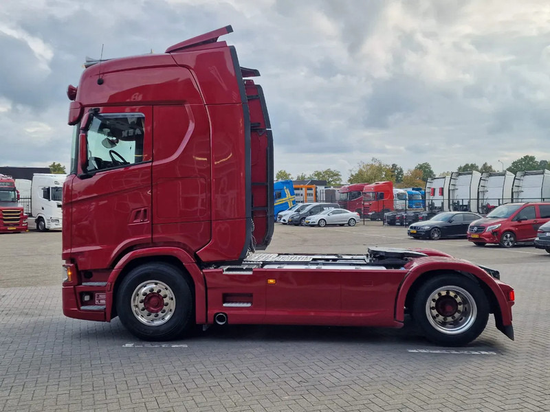 Scania S500 NGS Highline 4x2 - Retarder - Night clima - Full air - Custom interior - Full spoiler - 2 tank - Cabeza tractora: foto 4 Scania S500 NGS Highline 4x2 - Retarder - Night clima - Full air - Custom interior - Full spoiler - 2 tank - Cabeza tractora: foto 4