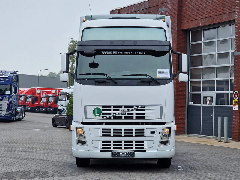 Volvo FH 13.440 Globetrotter XL 4x2 - Manual gearbox - Euro 5 - Low KM - Cabeza tractora: foto 2 Volvo FH 13.440 Globetrotter XL 4x2 - Manual gearbox - Euro 5 - Low KM - Cabeza tractora: foto 2