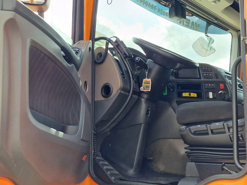 DAF XF 530 4x2 - Livestock Menke 2 deck water & ventilation - Camión transporte de ganado: foto 4 DAF XF 530 4x2 - Livestock Menke 2 deck water & ventilation - Camión transporte de ganado: foto 4