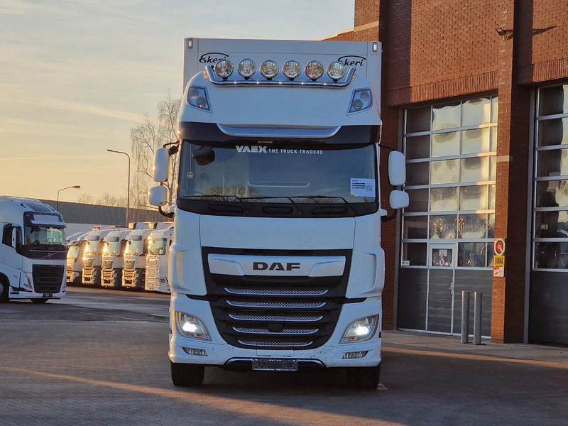 DAF XF 530 SuperSpaceCab 6x2*4 - Ekeri closed box - Loadlift -Steering axle - Full air - Camión caja cerrada: foto 2 DAF XF 530 SuperSpaceCab 6x2*4 - Ekeri closed box - Loadlift -Steering axle - Full air - Camión caja cerrada: foto 2