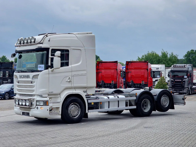 Scania R580 V8 Highline 6x2*4 - Chassis - Retarder - Steering axle - 410 WB - Custom interior - Full air - Camión chasis: foto 3 Scania R580 V8 Highline 6x2*4 - Chassis - Retarder - Steering axle - 410 WB - Custom interior - Full air - Camión chasis: foto 3