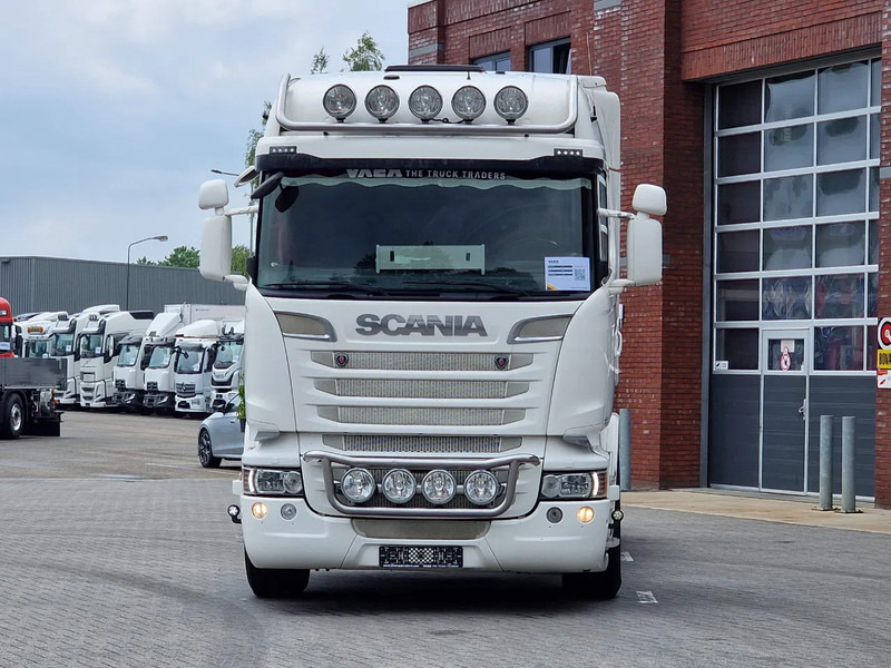 Scania R580 V8 Highline 6x2*4 - Chassis - Retarder - Steering axle - 410 WB - Custom interior - Full air - Camión chasis: foto 2 Scania R580 V8 Highline 6x2*4 - Chassis - Retarder - Steering axle - 410 WB - Custom interior - Full air - Camión chasis: foto 2