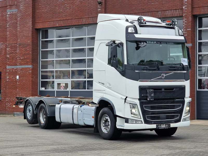 Volvo FH 13.540 Globetrotter 6x2 - BDF - Retarder - 4.90 WB - Full air - Leather - Camión portacontenedore/ Intercambiable: foto 1 Volvo FH 13.540 Globetrotter 6x2 - BDF - Retarder - 4.90 WB - Full air - Leather - Camión portacontenedore/ Intercambiable: foto 1